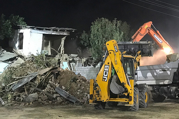 Ночной снос на Себзаре. Фото Газеты.uz Ночной снос на Себзаре. Фото Газеты.uz