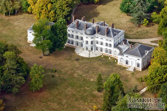 Замок Груссе. Фото с сайта allcastles.ru Замок Груссе. Фото с сайта allcastles.ru